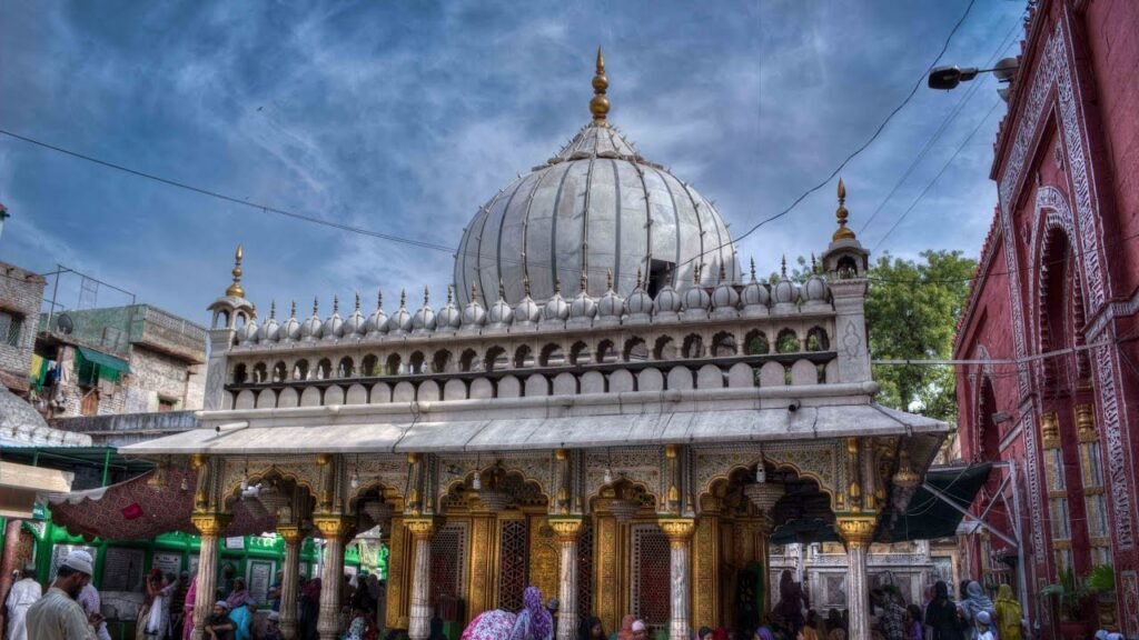 https://ladoglobaltoursandtravels.com/top-muslim-heritage-places-delhi-spiritual-historical-travel-guide/